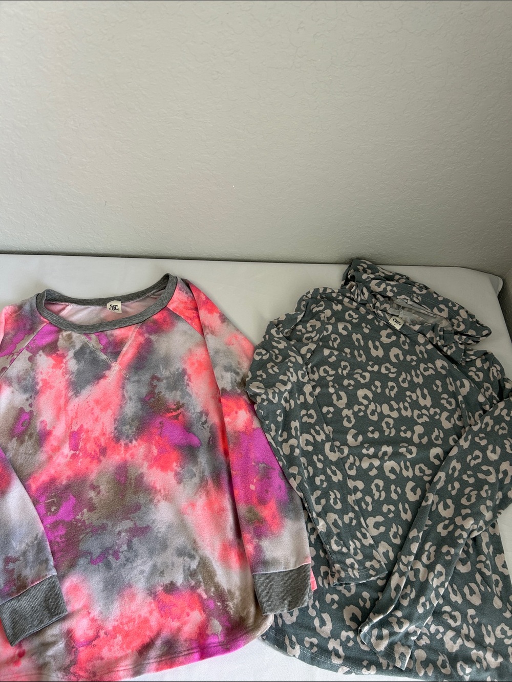 Sew In Love Women’s Lounge Top Bundle Tie Dye Leopard Print Soft Cozy Size Small